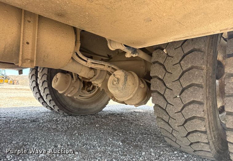 image for item EG5952 2019 Peterbilt 337 crane truck