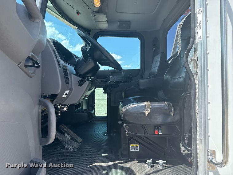 image for item EG5952 2019 Peterbilt 337 crane truck