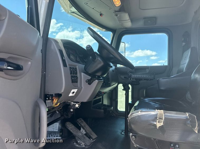 image for item EG5952 2019 Peterbilt 337 crane truck