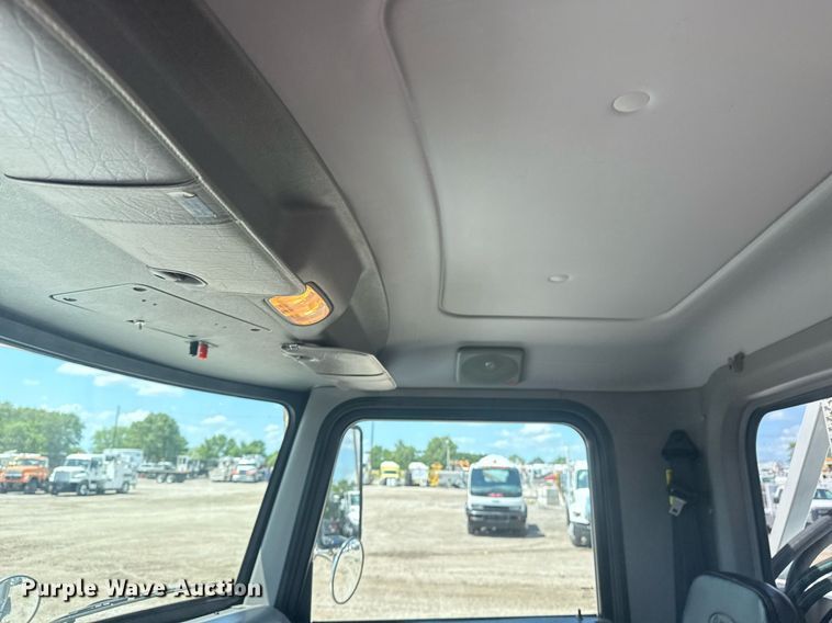 image for item EG5952 2019 Peterbilt 337 crane truck