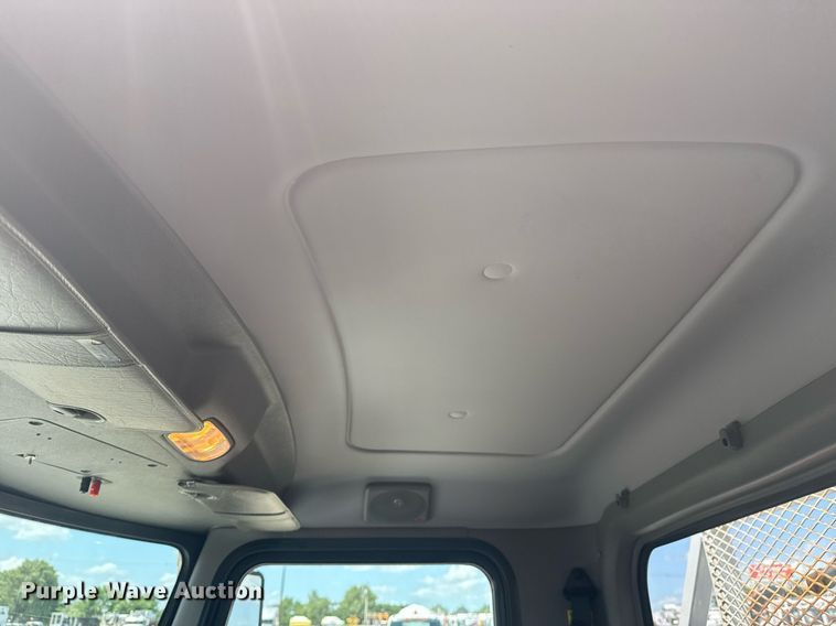 image for item EG5952 2019 Peterbilt 337 crane truck