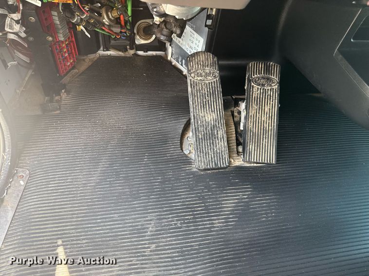 image for item EG5952 2019 Peterbilt 337 crane truck