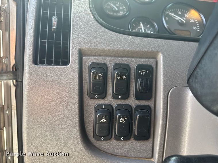 image for item EG5952 2019 Peterbilt 337 crane truck