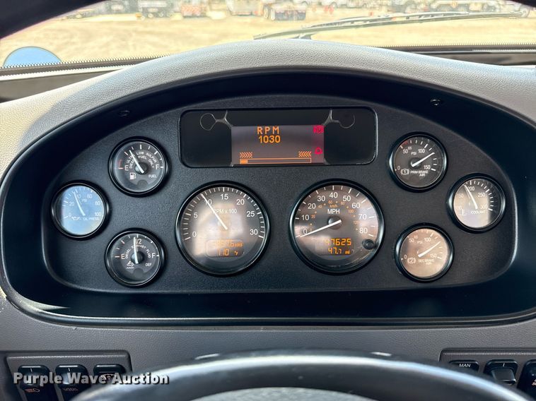 image for item EG5952 2019 Peterbilt 337 crane truck