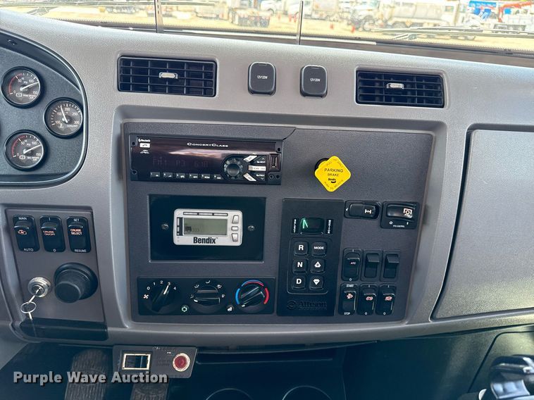 image for item EG5952 2019 Peterbilt 337 crane truck