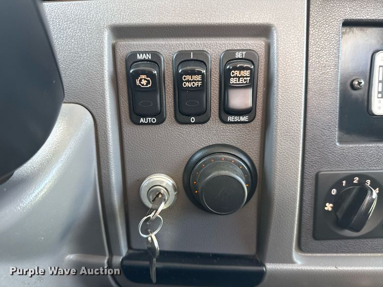 image for item EG5952 2019 Peterbilt 337 crane truck