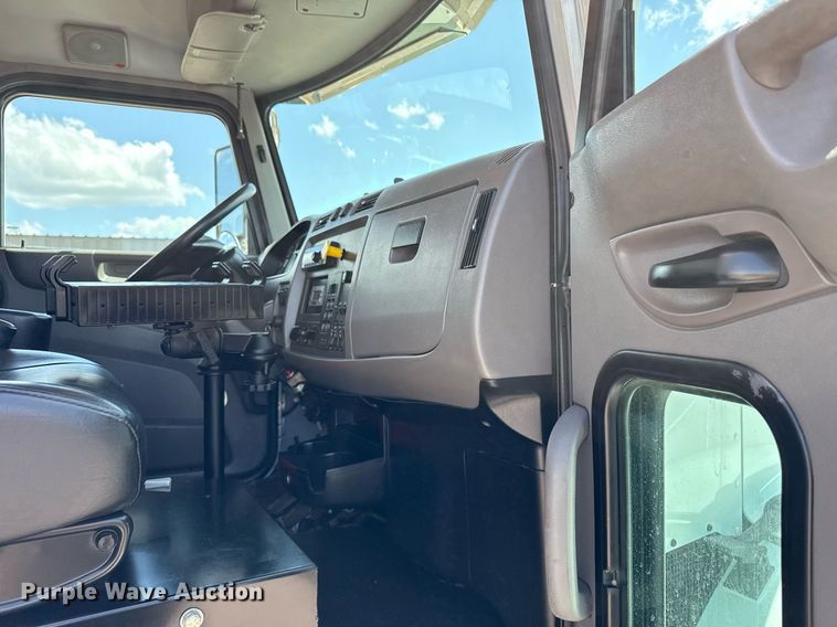 image for item EG5952 2019 Peterbilt 337 crane truck