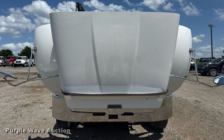 image for item EG5952 2019 Peterbilt 337 crane truck