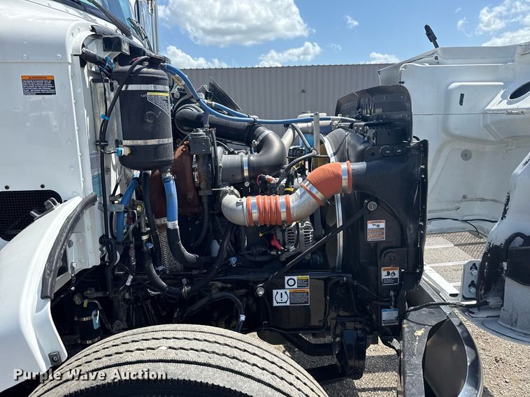 image for item EG5952 2019 Peterbilt 337 crane truck