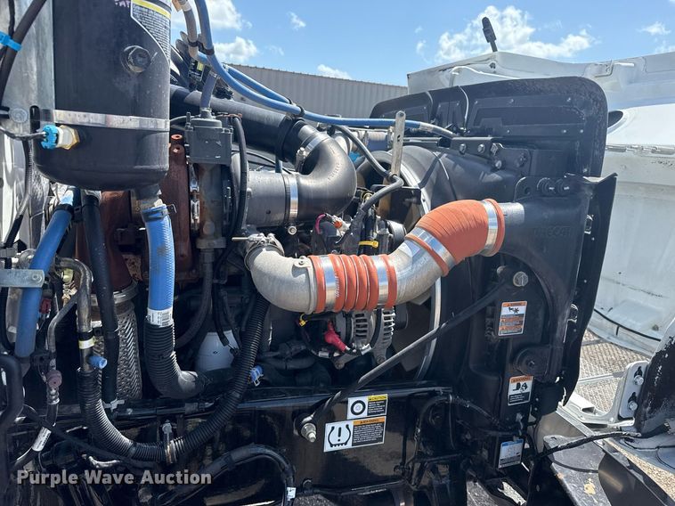 image for item EG5952 2019 Peterbilt 337 crane truck