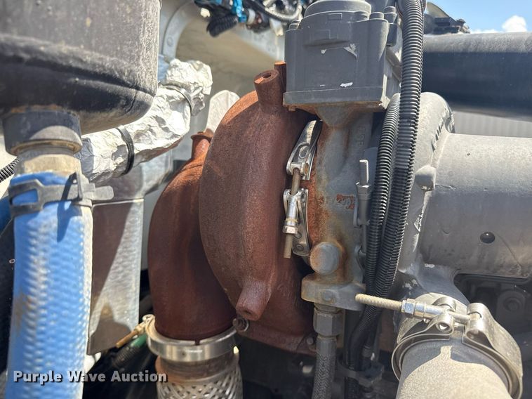 image for item EG5952 2019 Peterbilt 337 crane truck