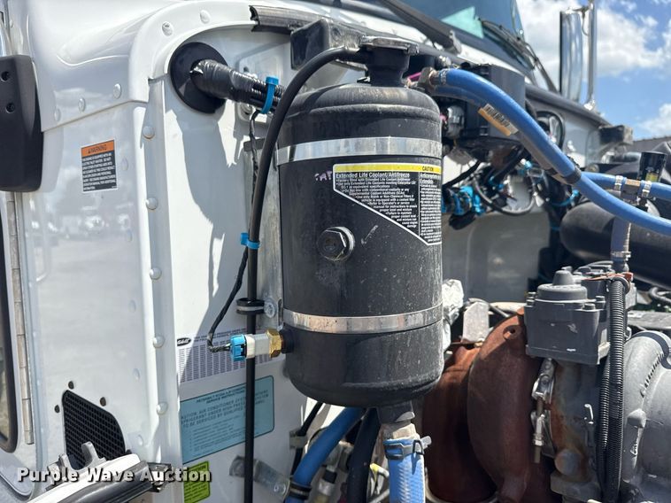 image for item EG5952 2019 Peterbilt 337 crane truck