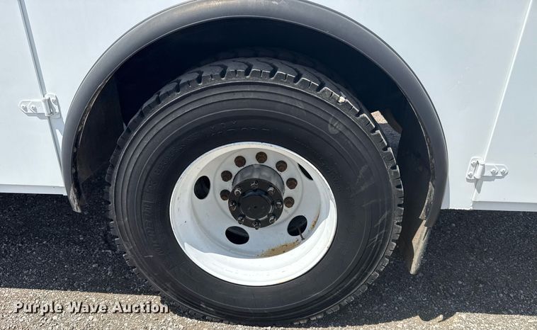 image for item EG5952 2019 Peterbilt 337 crane truck