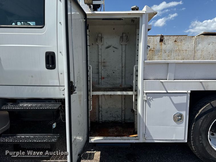 image for item EG5953 2012 International 7600 Crew Cab crane truck