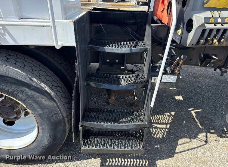 image for item EG5953 2012 International 7600 Crew Cab crane truck