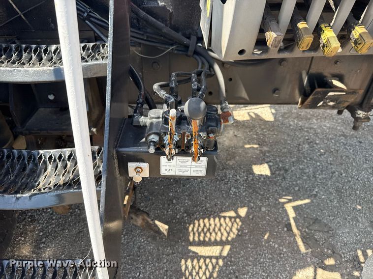 image for item EG5953 2012 International 7600 Crew Cab crane truck