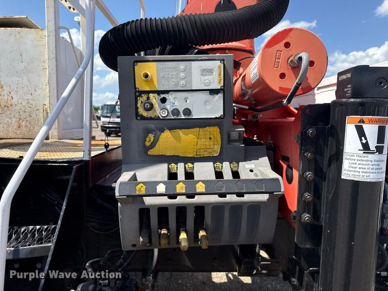 image for item EG5953 2012 International 7600 Crew Cab crane truck