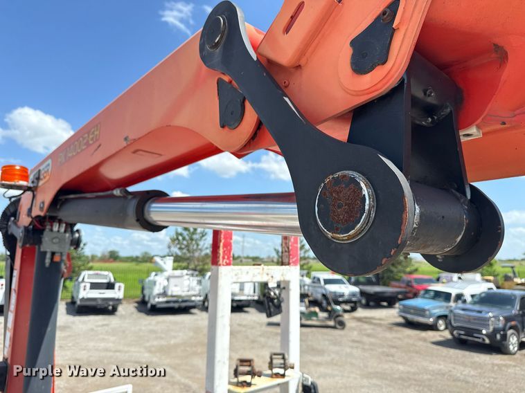 image for item EG5953 2012 International 7600 Crew Cab crane truck