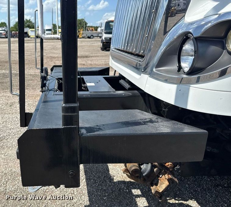 image for item EG5953 2012 International 7600 Crew Cab crane truck