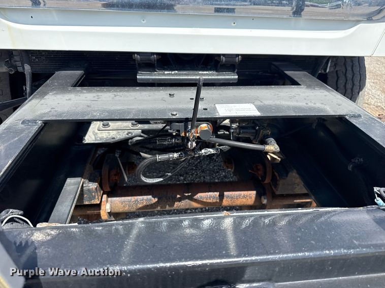 image for item EG5953 2012 International 7600 Crew Cab crane truck