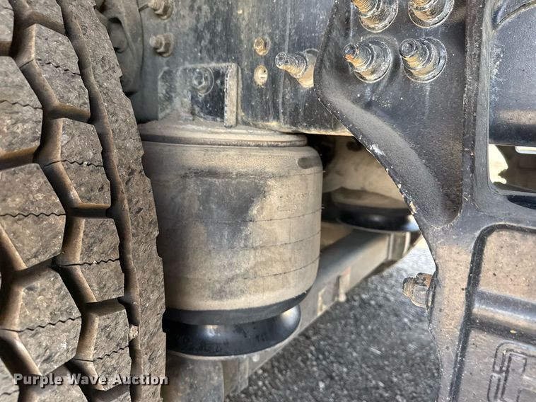 image for item EG5953 2012 International 7600 Crew Cab crane truck