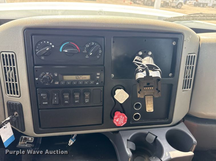 image for item EG5953 2012 International 7600 Crew Cab crane truck