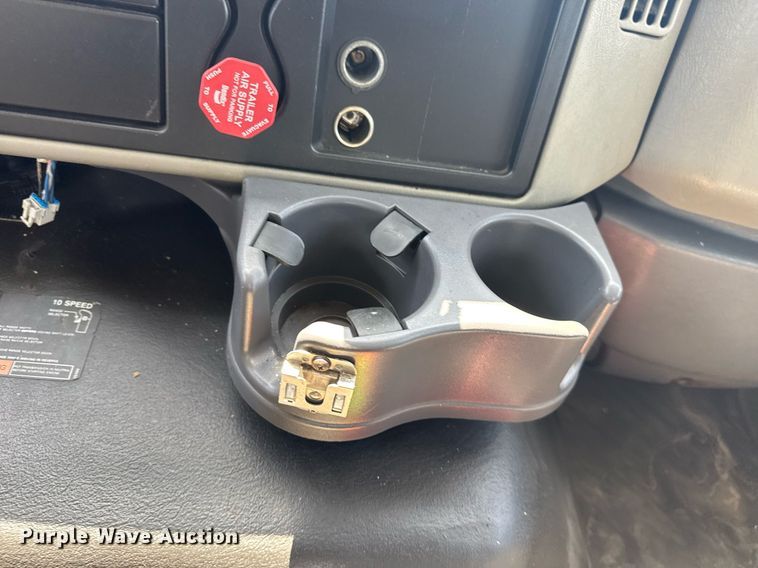 image for item EG5953 2012 International 7600 Crew Cab crane truck