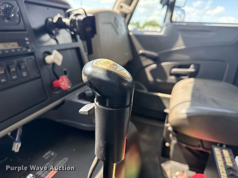 image for item EG5953 2012 International 7600 Crew Cab crane truck