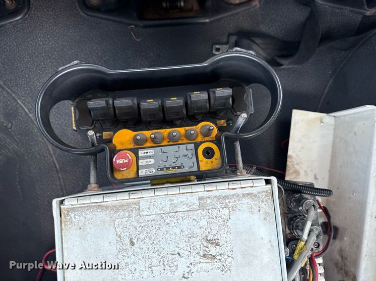 image for item EG5953 2012 International 7600 Crew Cab crane truck