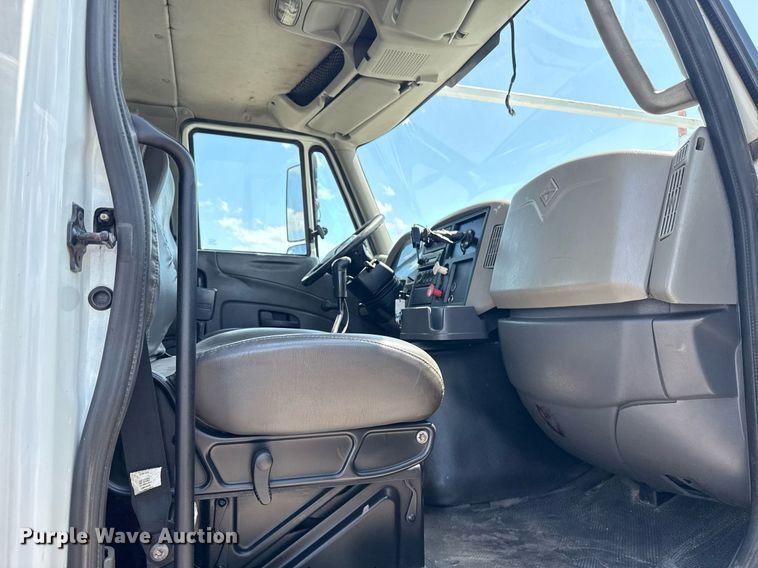 image for item EG5953 2012 International 7600 Crew Cab crane truck