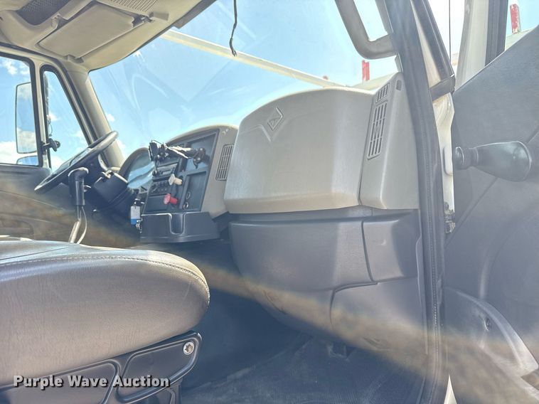 image for item EG5953 2012 International 7600 Crew Cab crane truck