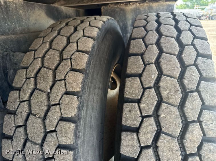 image for item EG5953 2012 International 7600 Crew Cab crane truck