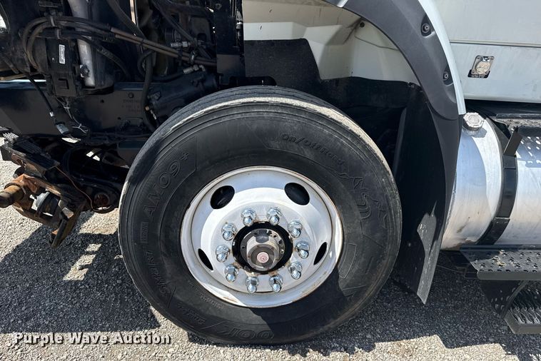 image for item EG5953 2012 International 7600 Crew Cab crane truck