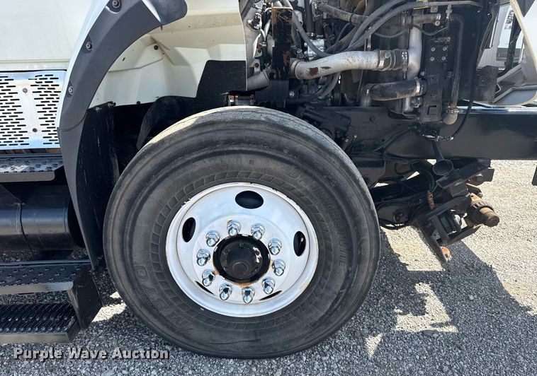 image for item EG5953 2012 International 7600 Crew Cab crane truck