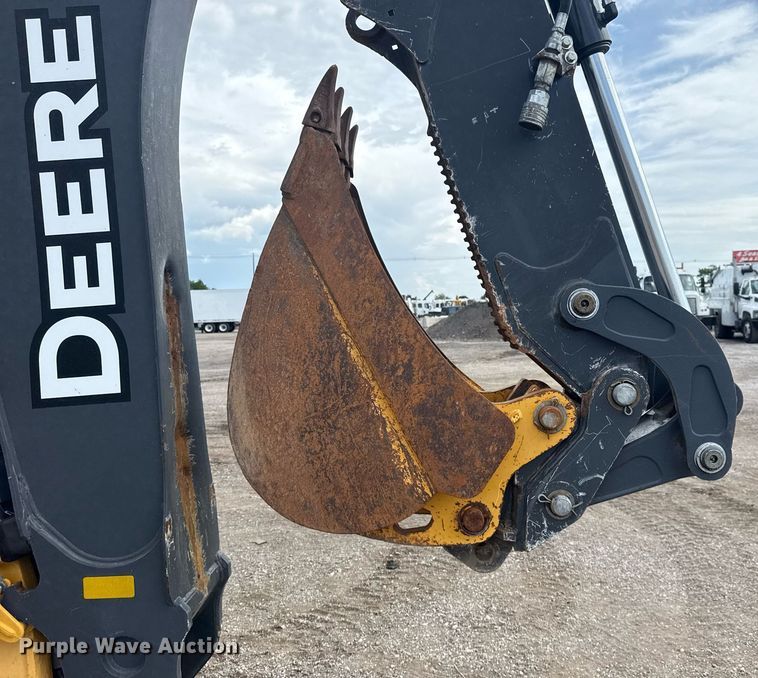 image for item EG5971 2015 John Deere 410K backhoe