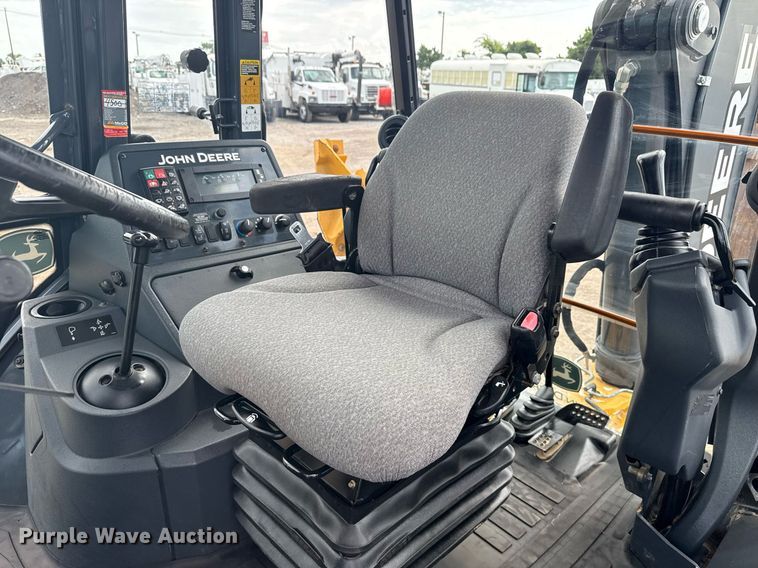 image for item EG5971 2015 John Deere 410K backhoe