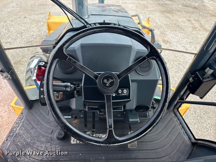 image for item EG5971 2015 John Deere 410K backhoe