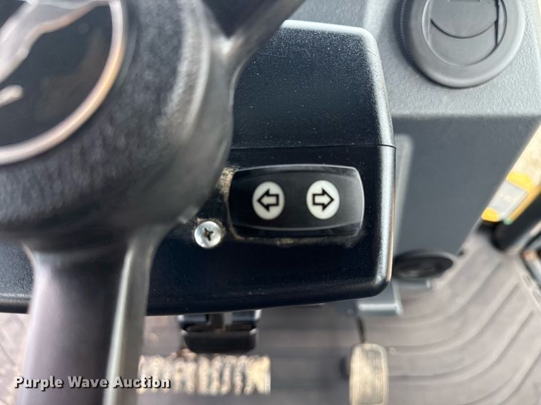 image for item EG5971 2015 John Deere 410K backhoe