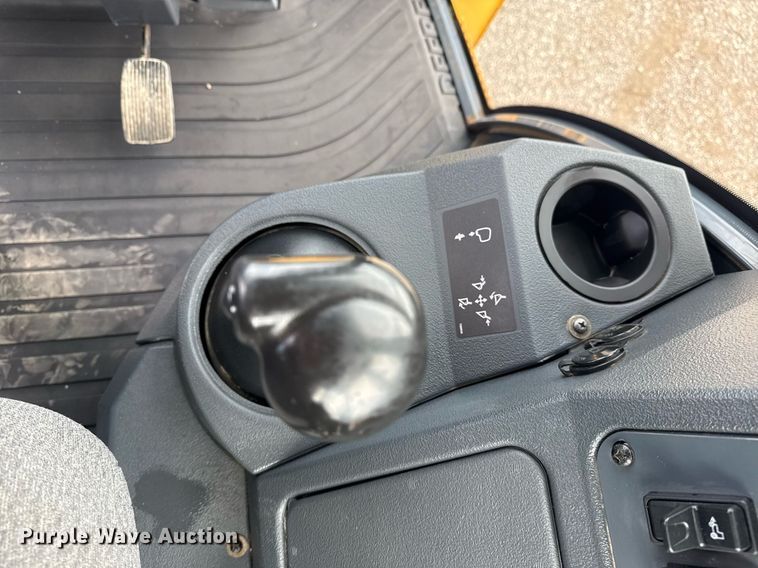 image for item EG5971 2015 John Deere 410K backhoe