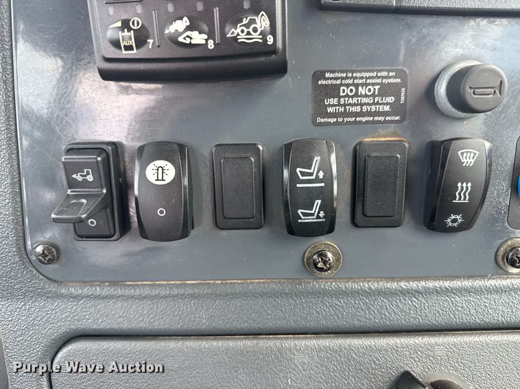 image for item EG5971 2015 John Deere 410K backhoe