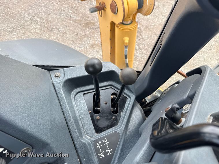 image for item EG5971 2015 John Deere 410K backhoe