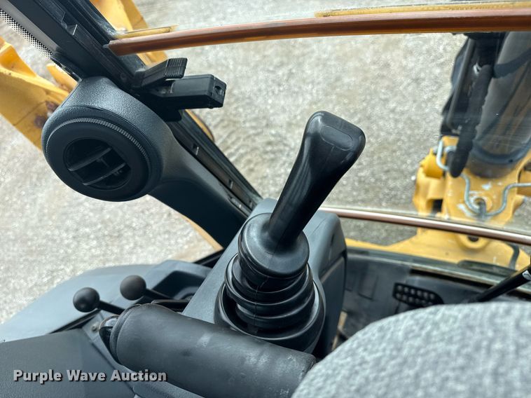 image for item EG5971 2015 John Deere 410K backhoe