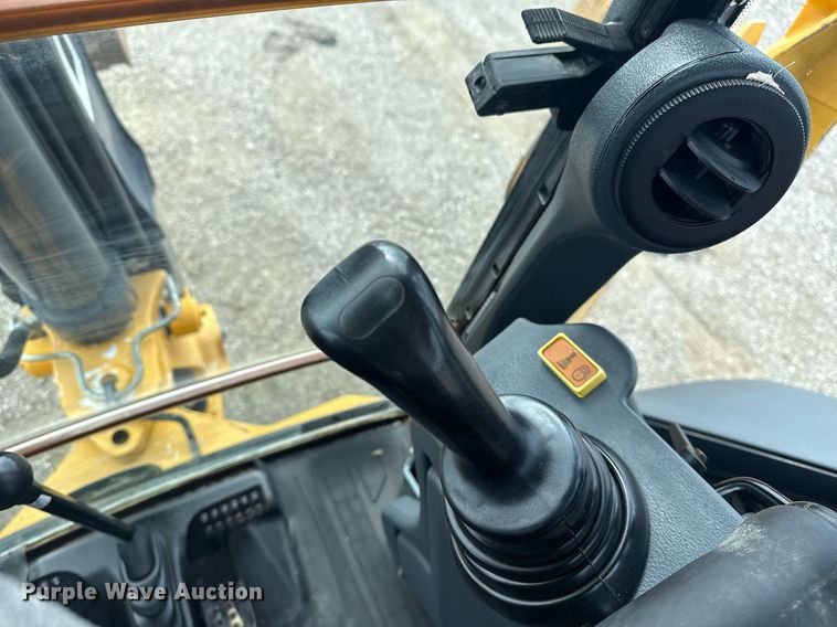 image for item EG5971 2015 John Deere 410K backhoe