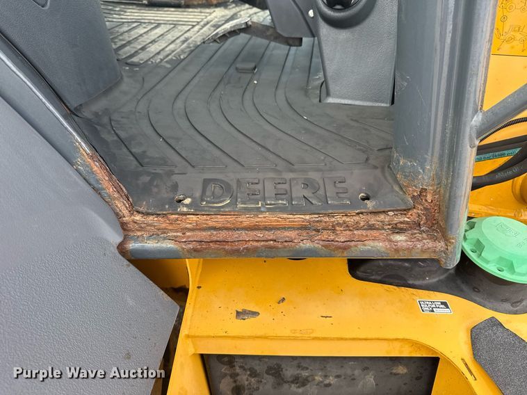 image for item EG5971 2015 John Deere 410K backhoe