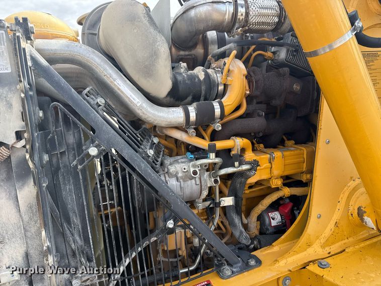 image for item EG5971 2015 John Deere 410K backhoe