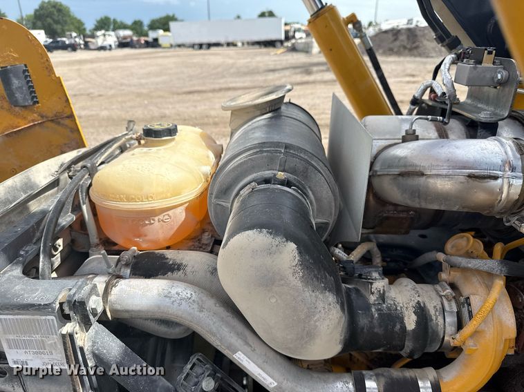 image for item EG5971 2015 John Deere 410K backhoe