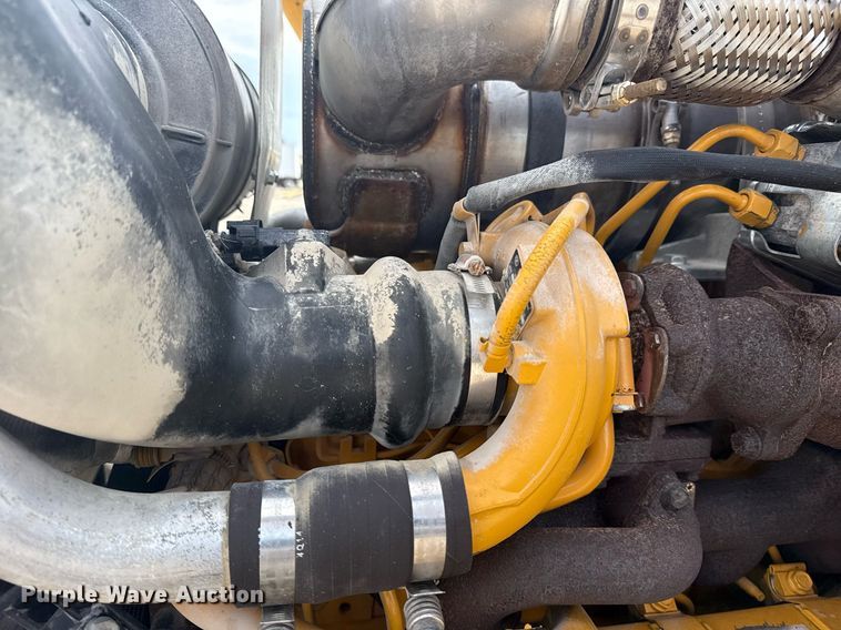 image for item EG5971 2015 John Deere 410K backhoe