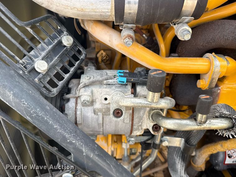 image for item EG5971 2015 John Deere 410K backhoe