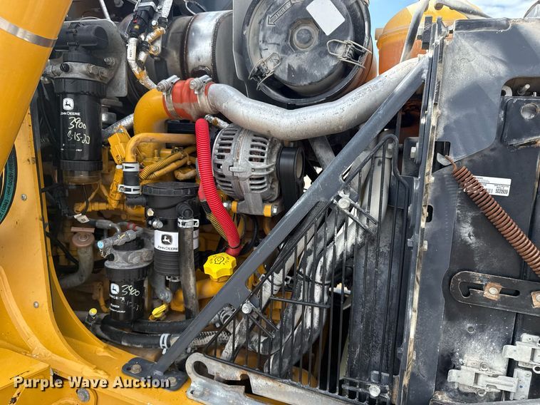 image for item EG5971 2015 John Deere 410K backhoe