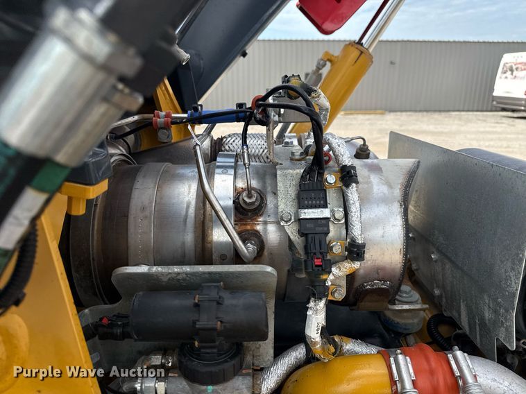 image for item EG5971 2015 John Deere 410K backhoe